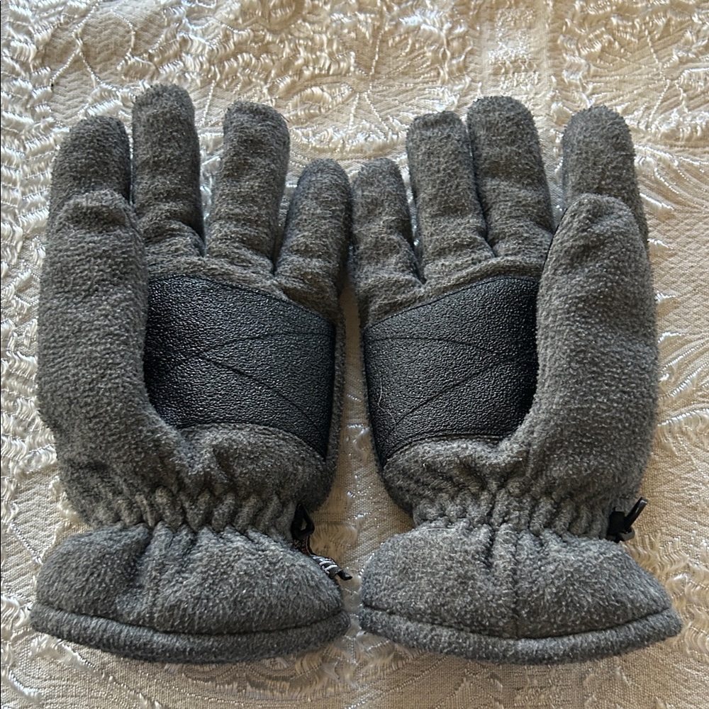 Thinsulate (40 gram throughout) Men’s Medium Gray Winter Gloves;  Leather Palms